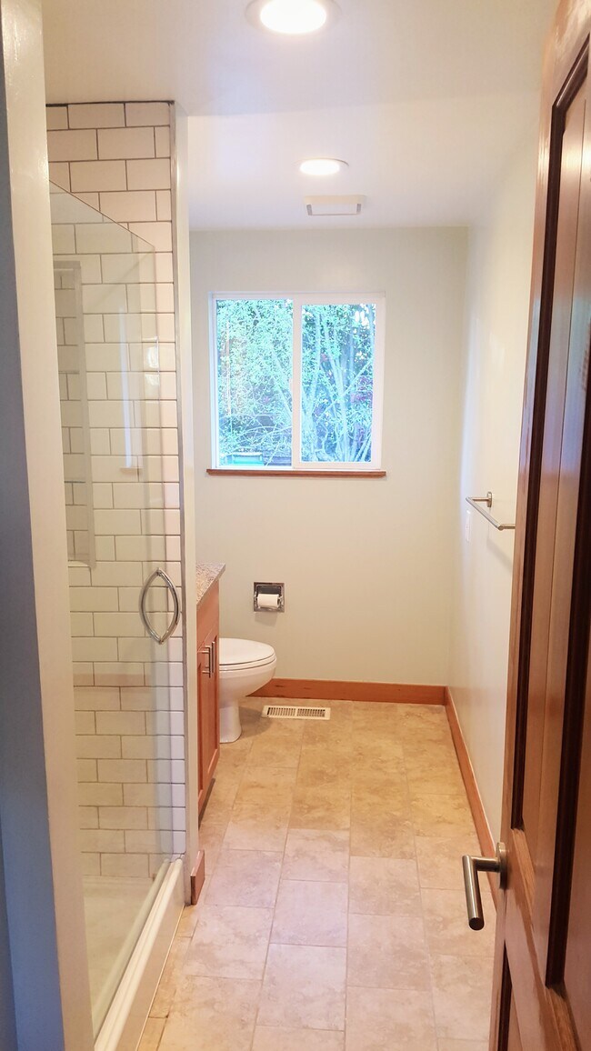 Foto del edificio - 12220 Densmore Ave N