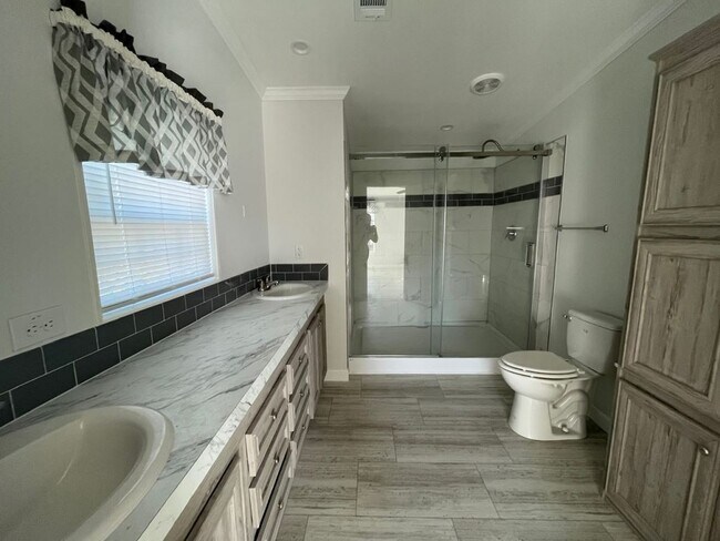 Foto del edificio - 574 Leopard Ln