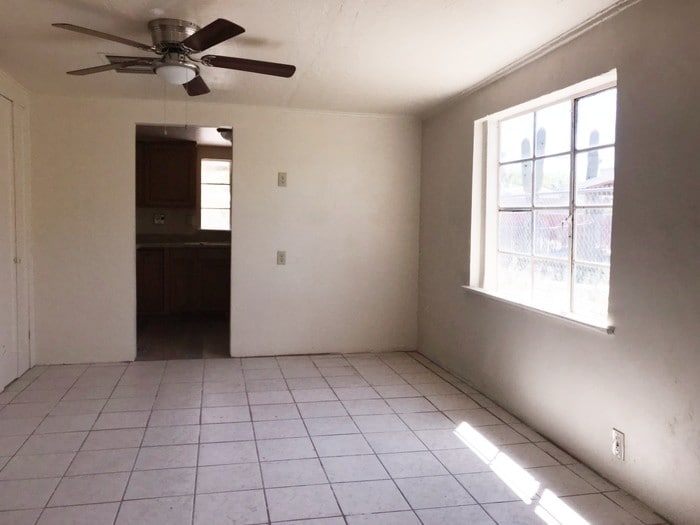 Primary Photo - 2526 N. Columbus Blvd #1