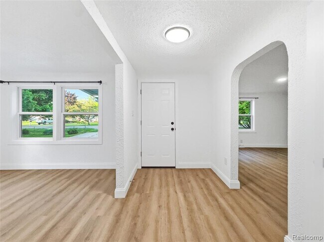 Building Photo - 2124 Bernice Ave