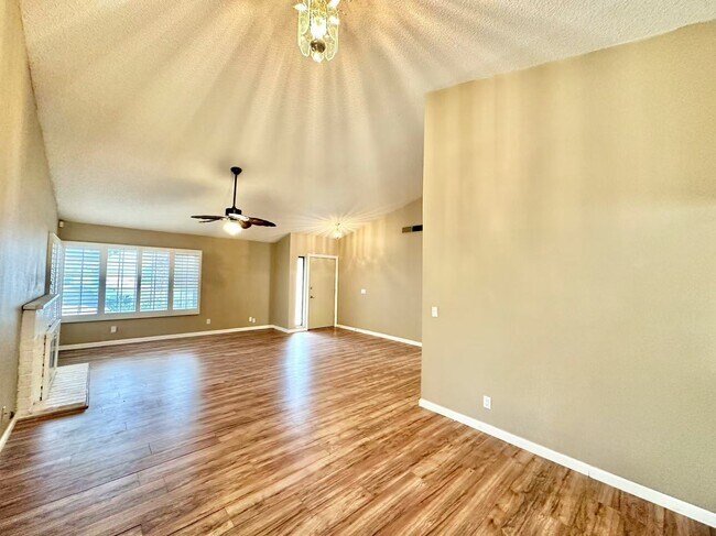 Building Photo - 6672 Peachtree Ln