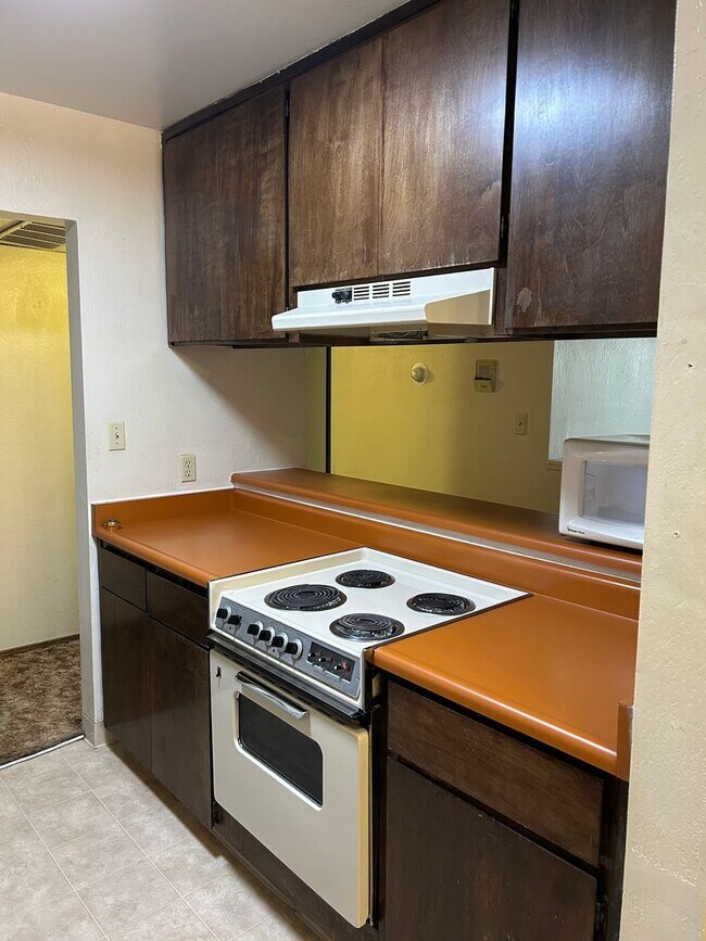 Foto del edificio - **3RD FLOOR CONDO NEAR VIRIGINA LAKE - LAK...