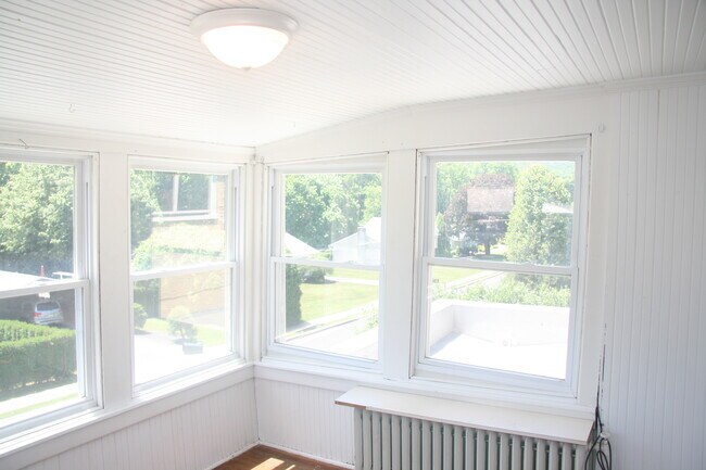 Sun Room - 328 High Street