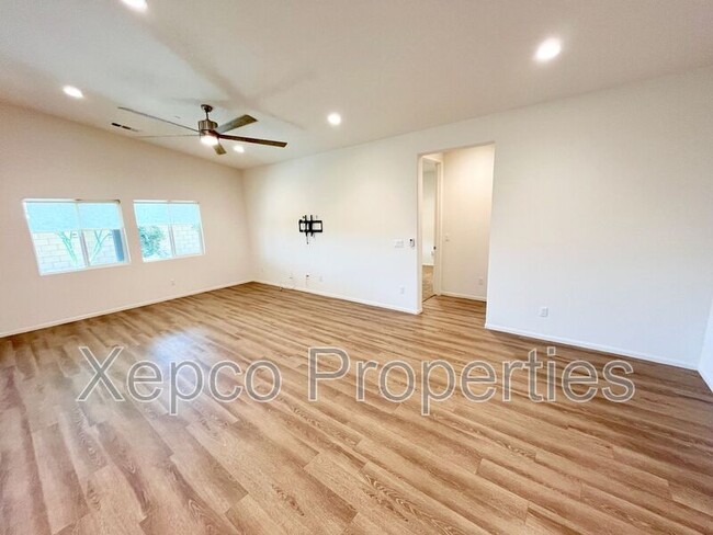Building Photo - 44361 San Chapelle Ct