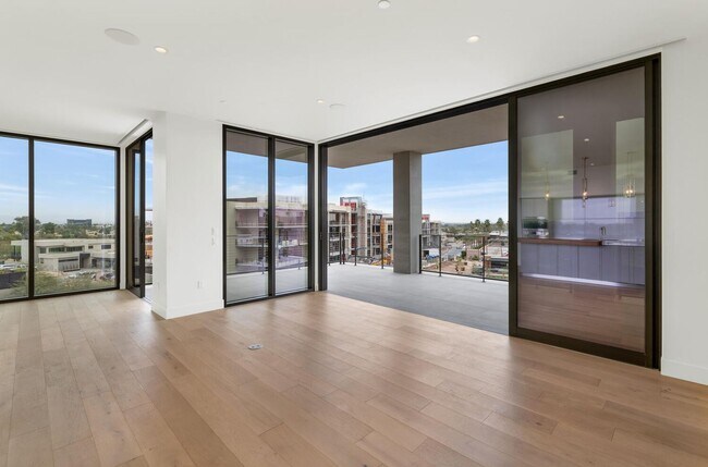 Foto del edificio - 6302 E Camelback Rd