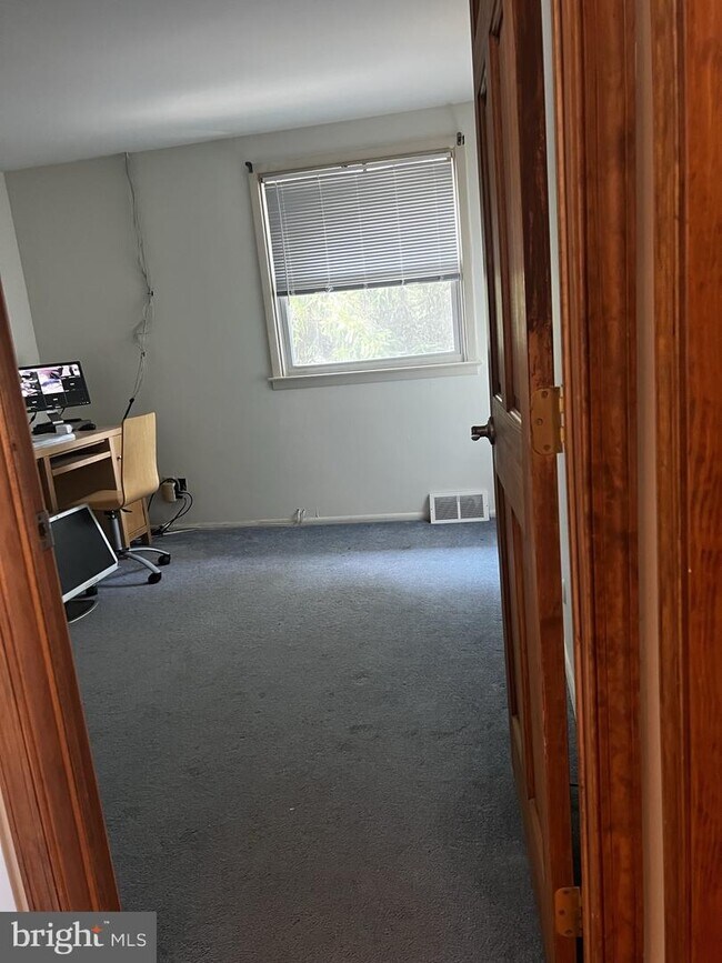 Building Photo - 9865 Jeanes St