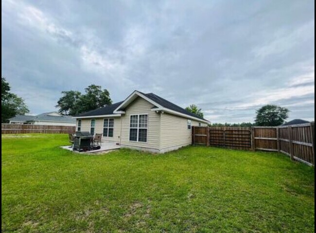Building Photo - 105 Kingsley Dr S