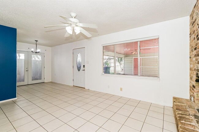 Building Photo - 8116 Exmoor Dr