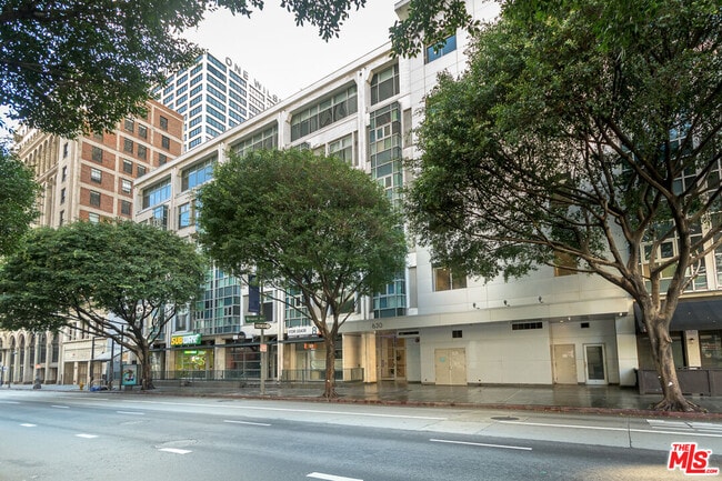 Foto del edificio - 630 W 6th St