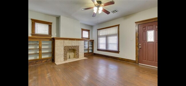 Sala de estar - 1512 NW 22nd St