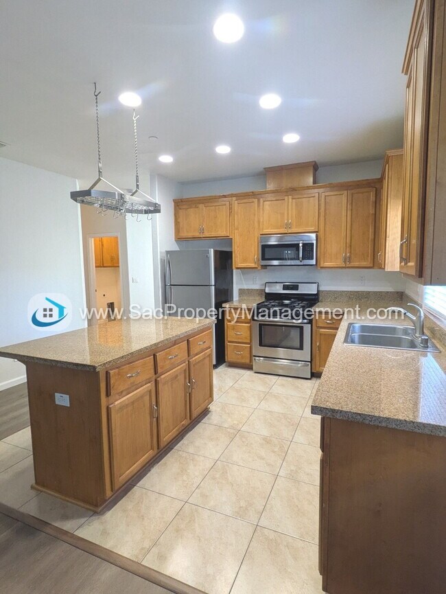 Building Photo - Amazing 4 Bedroom 2 Bathroom Home in a Qui...