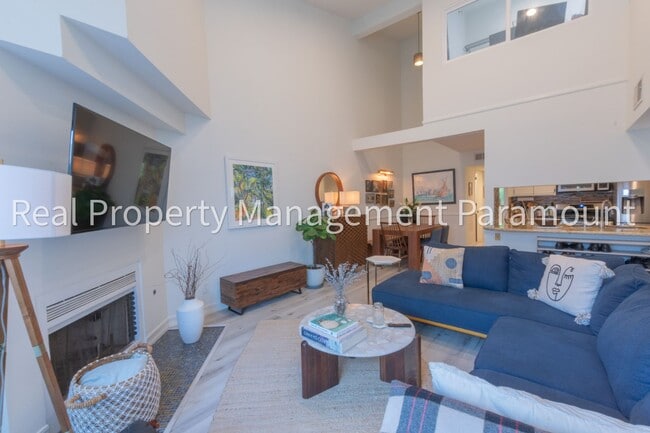 Building Photo - Spectacular 2 Bedroom, 2 Bath Condo with L...