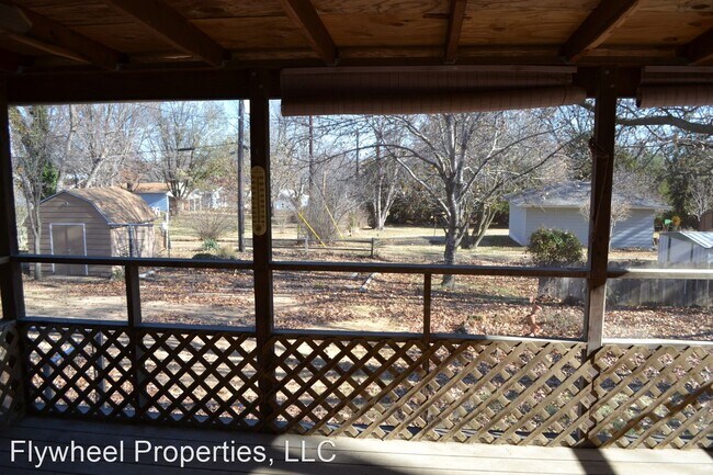 Building Photo - 3 br, 1.5 bath House - 808 13th Street