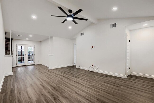 Foto del edificio - 12100 Clickett Cove