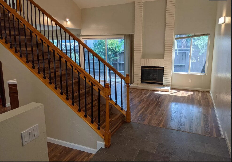 Building Photo - 4008 Millbrook Ln