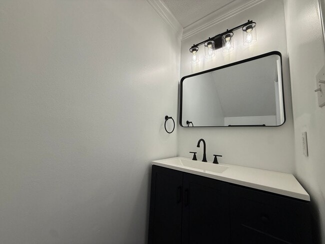 Building Photo - 3/3 Fully Renovated Town Home Available!