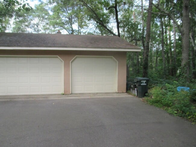 Building Photo - 16338 Birchwood Ln
