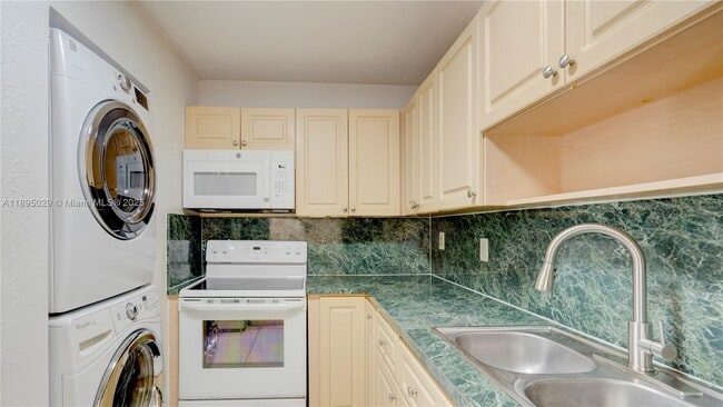 Foto del edificio - 10000 NW 80th Ct