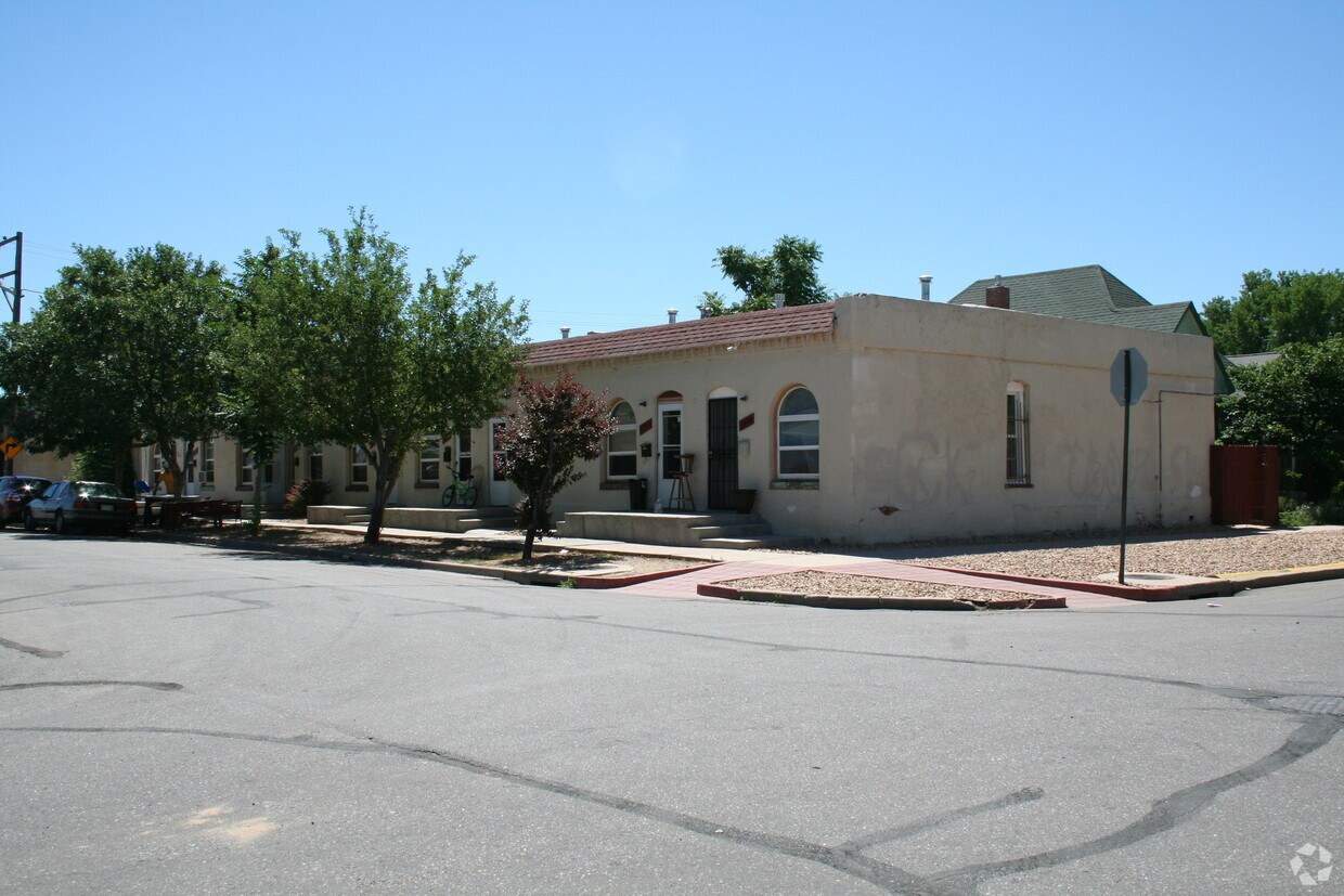 Foto principal - 1900 E 38th Ave