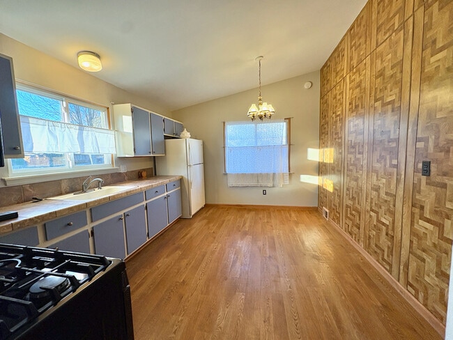 Building Photo - 37252 Belcrest Dr