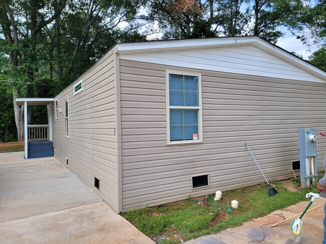 Foto del edificio - 716 N Houston Lake Blvd
