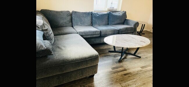 Building Photo - 246 W Maple St