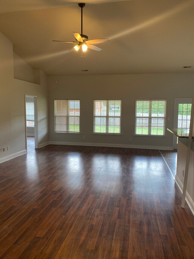Building Photo - 166 Robin Song Ln