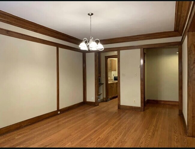 Foto del edificio - 2332 E 70th Pl