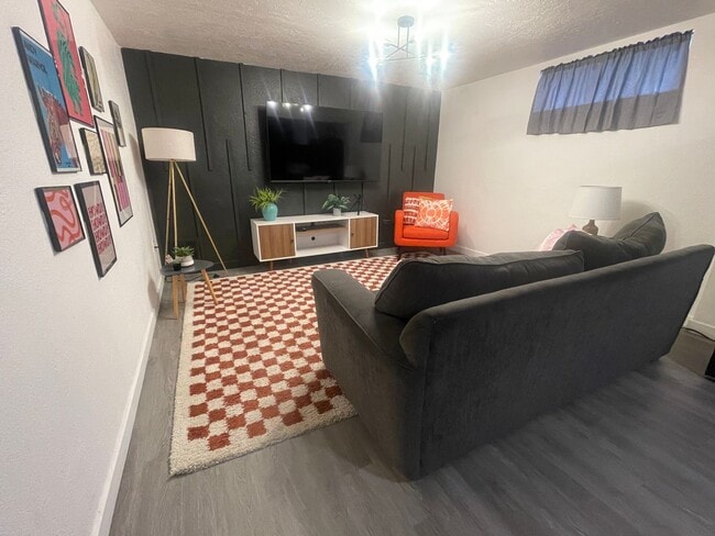 Foto del edificio - Fully furnished basement apartment in Provo!