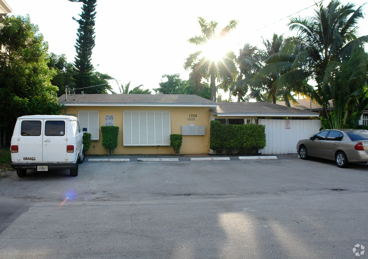 Building Photo - 1022 NE 17th Way