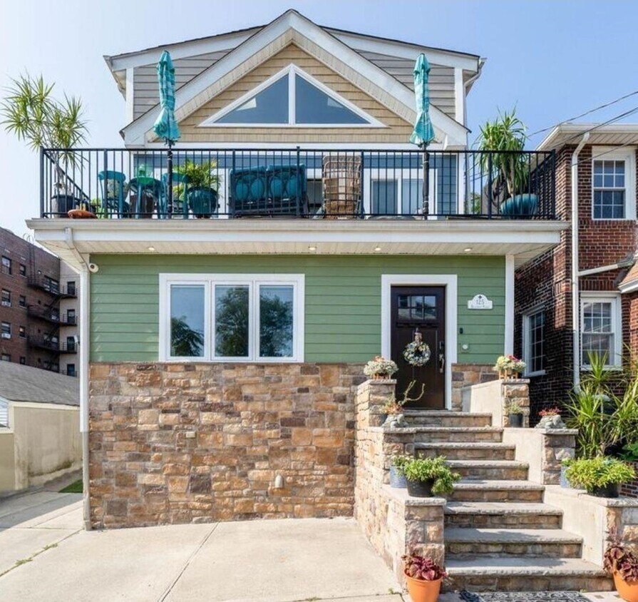 Primary Photo - 125 Hillcrest Pl
