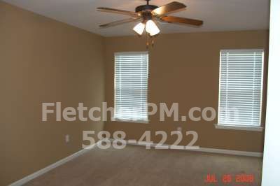 Building Photo - 1728 White Oak Ln
