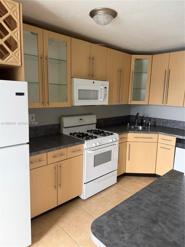 Building Photo - 4550 SW 67th Ave