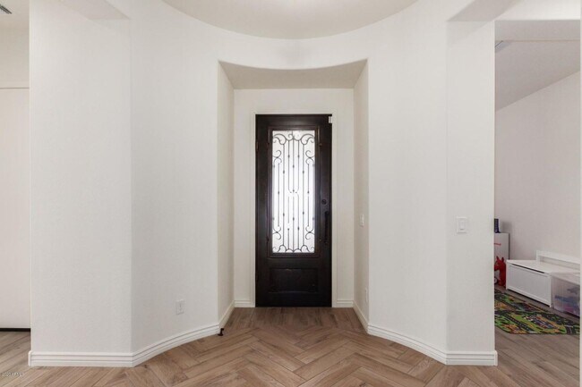 Building Photo - Beautiful newer single level 4 bed + den 3...