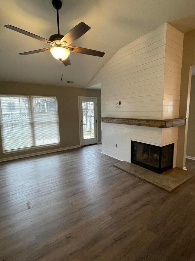 Foto del edificio - 821 Palomino Ln