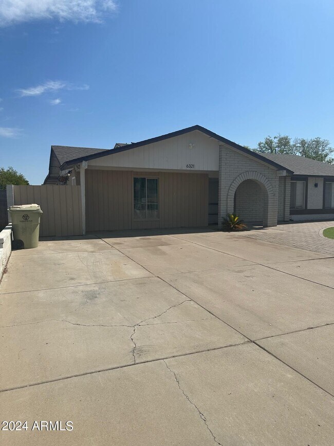 Foto del edificio - 6321 W Mountain View Rd