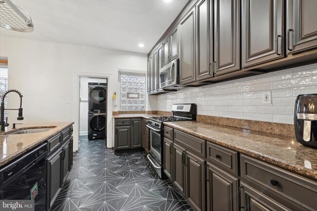 Photo - 5400 Woodcrest Ave Apartment