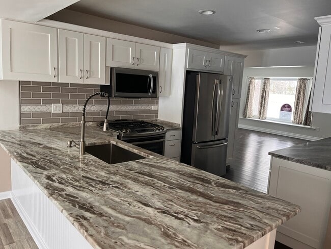 Building Photo - 503 Deerpath Dr