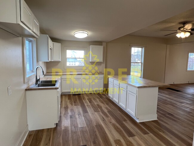 Foto del edificio - 3 bedrooms 2 full bathrooms house