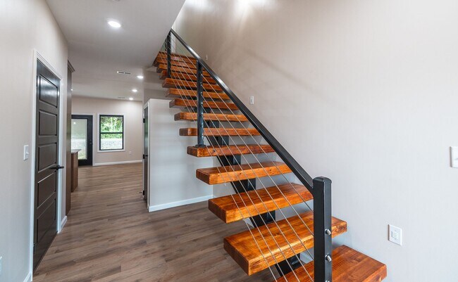 Building Photo - M182-MF3