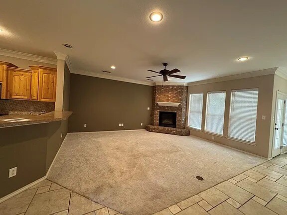 Foto del edificio - Comfy 3 bd/2 bth home in quiet neighborhood. Walk to the grocery store. 10 minutes to downtown. A...