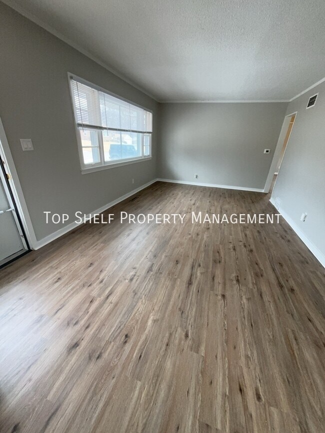 Foto del edificio - 6104 Clark St