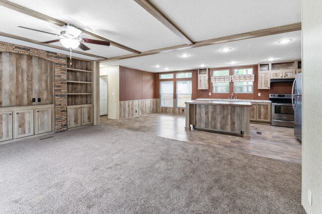 Building Photo - 204 Wild Flower Dr