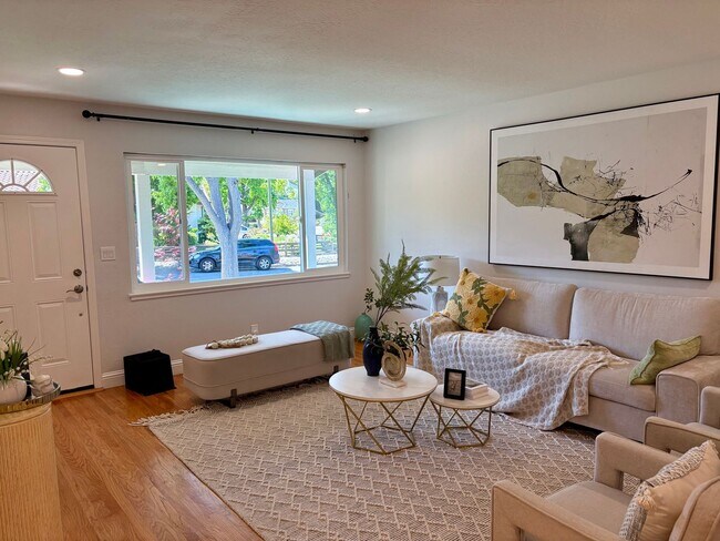 Foto del edificio - Updated Single Story Home with Cupertino Schools