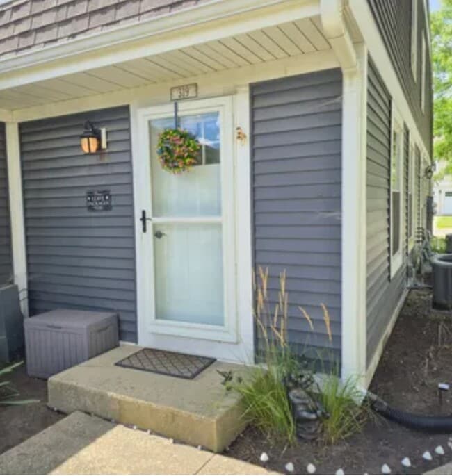 Building Photo - 319 Farmingdale Cir