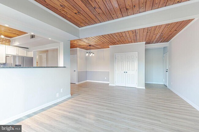 Foto del edificio - 53 Skyhill Rd