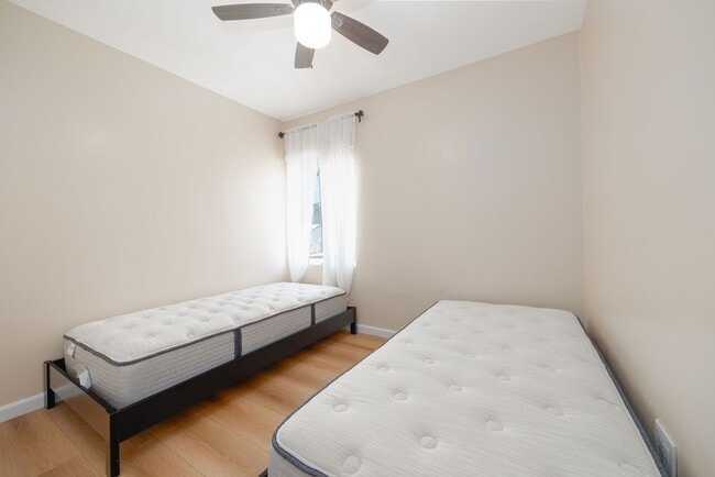 Building Photo - Don't miss the chance to rent this fully f...