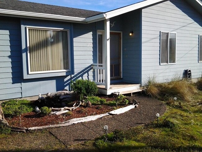 Building Photo - 1205 NW Oceania Dr