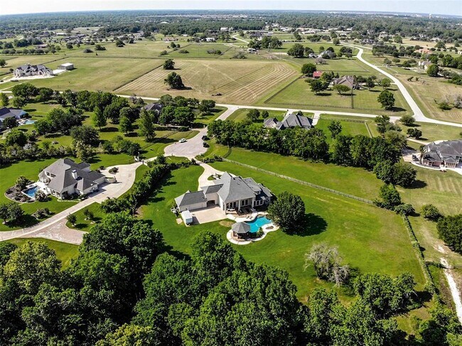 Foto del edificio - 1402 River Cliff Ct