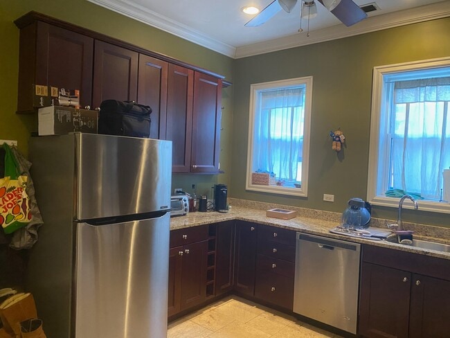 Foto del edificio - 1619 N Wood St